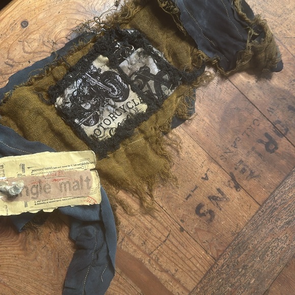 LAST ONE // FREE WITH A PURCHASE - Picture 10 of 17